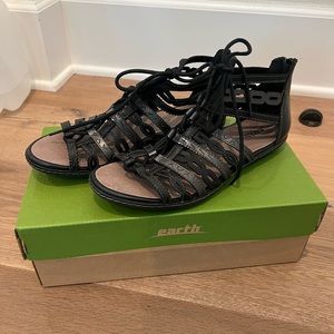 Brand New Earth Tidal Sandals - Size 8